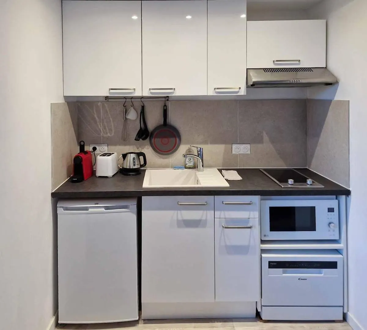 Apartment Renovated Studio 25M2 Old Town Antibes